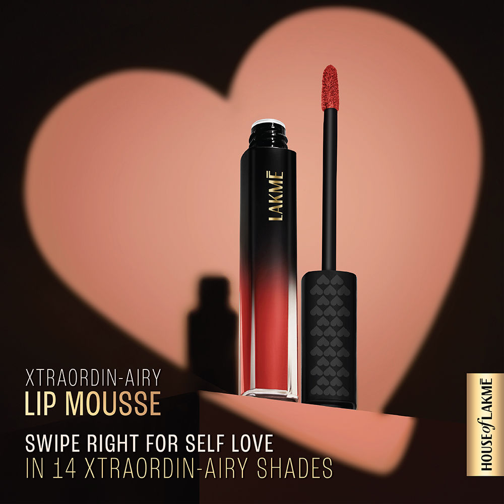 Lakme Xtraordin-Airy Velvet Matte Lip Mousse - Love Me Red 4.6g
